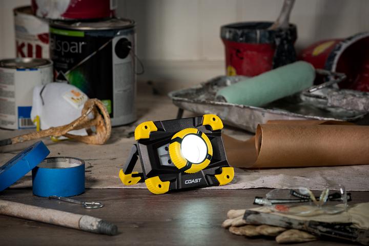 Image du produit Coast WLR1Y Lampe de travail à LED rechargeable LED (1290 lumens) jaune (1290 lm)