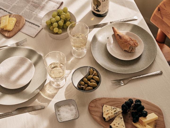 Actual product image Broste Copenhagen Hammered Rotweingläser klar 0,4l 4er Set (40 cl, 4 Glasses, Red wine glasses)