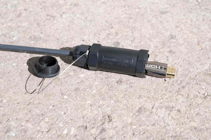 Actual product image Python AOC Hybrid High-Speed HDMI 2.0b, steel armoured, 4K @60Hz, 18 GBit/s, black, 20m, Series (20 m, HDMI)