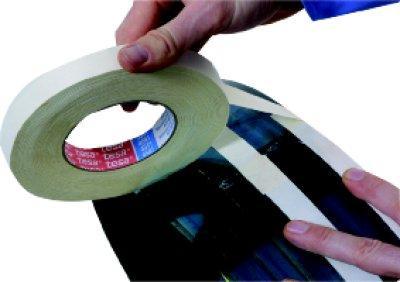 Produktbild tesa Gewebeband (Klebeband) schwarz Panzertape offenes Gewebe 25mm x 50 Meter (25 mm)