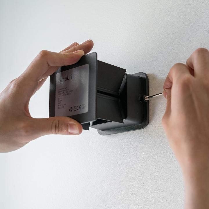 Actual product image Hombli Smart Outdoor Wall Light V2, Black (600 lm, IP54)