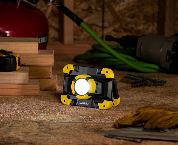 Image du produit Coast WLR1Y Lampe de travail à LED rechargeable LED (1290 lumens) jaune (1290 lm)