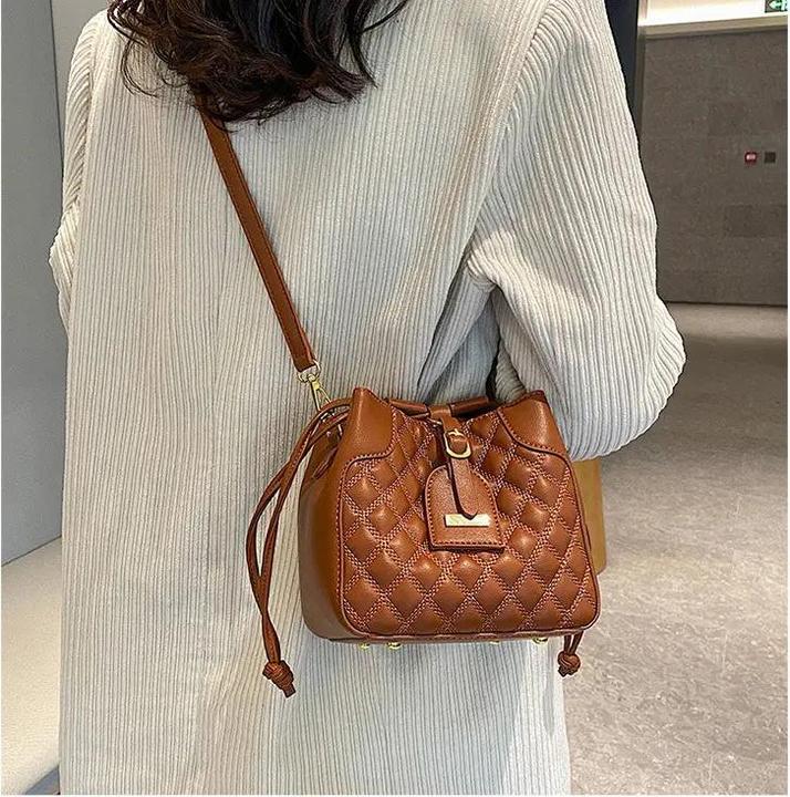 Actual product image Only-Bags.Store Schicke Mini Crossbody Bucket Bag - Kollektion Frühjahr/Sommer 2024, luxuriöse Textur