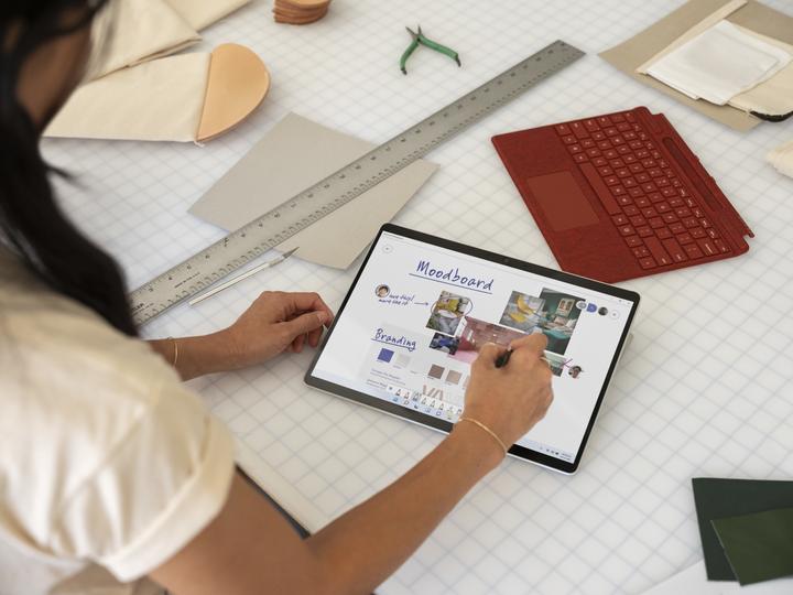 Produktbild Microsoft Surface Pro X (13", Microsoft SQ1, 8 GB, 128 GB, DE)