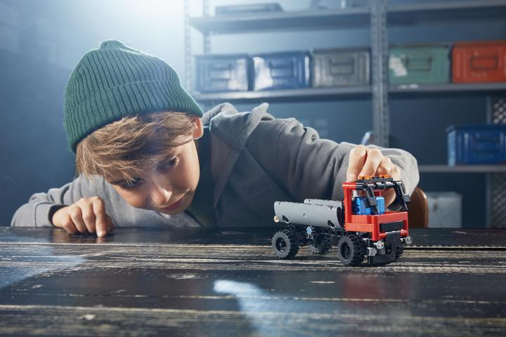 Actual product image LEGO Skip loader (42084, LEGO Technic)