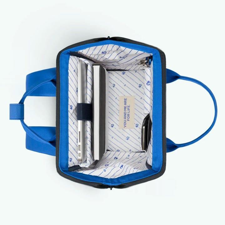 Actual product image Cabaia Medea Medium Size