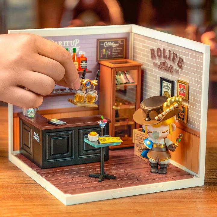 Actual product image Robotime Leisurely Cheers Bar