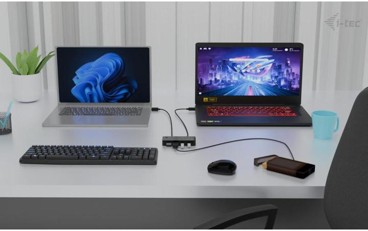 Actual product image i-tec Universal KVM HUB 2x USB-C 3.2 Gen.1 + 2x USB-A 3.2 Gen.1 1x USB-C power-in