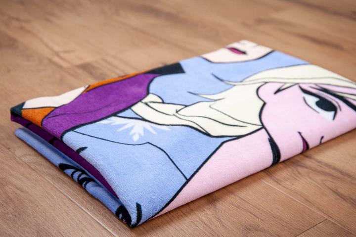 Actual product image Herding Disney's The Ice Queen 2 Velour Scarf (75 x 150 cm)