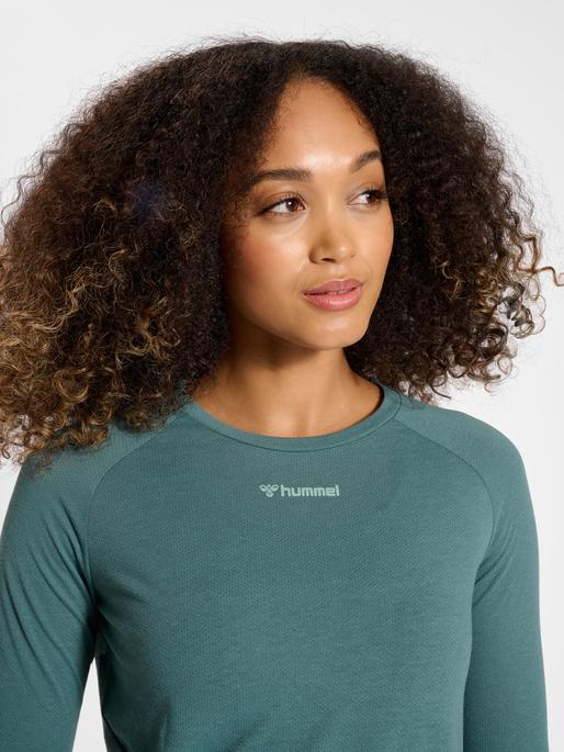 Actual product image hummel Mt Vanja T-Shirt L/S (XS)