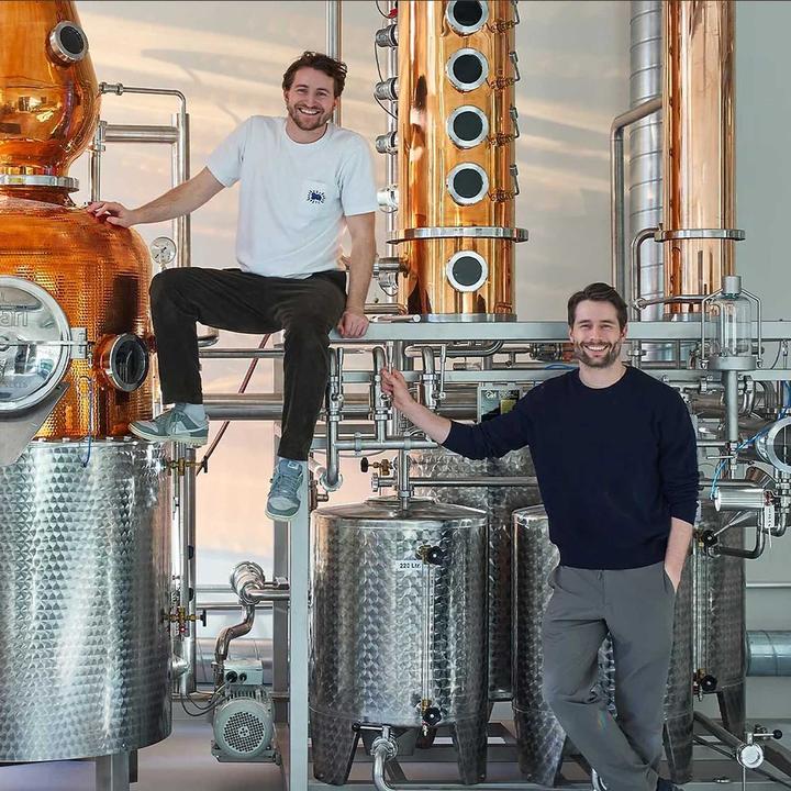 Actual product image Deux Frères Dry Gin (1 x 50 cl)