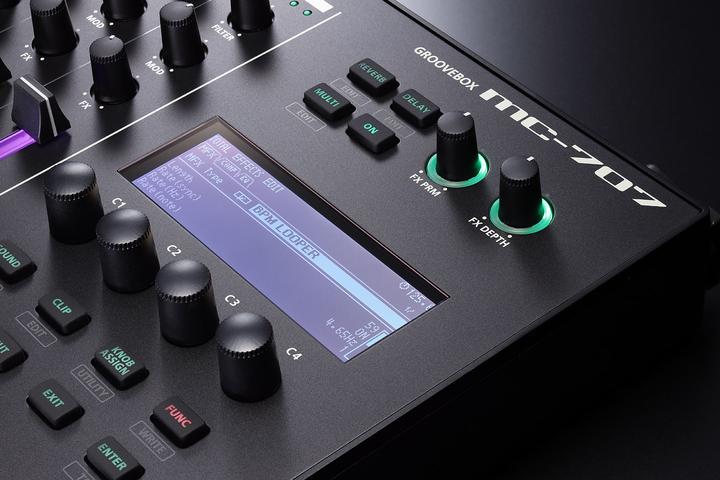 Produktbild Roland MC-707 (Groovebox)