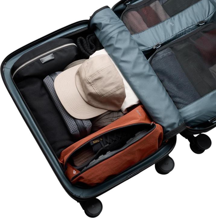 Actual product image Bellroy Transit Plus - Carry On, Chalk (39 l, M (50 - 90l))
