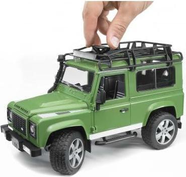 Produktbild Bruder Land Rover Defender mit Pferdeanhänger