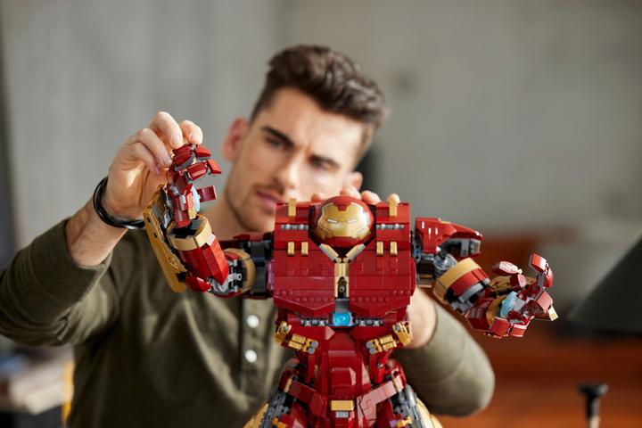 Actual product image LEGO Hulkbuster (76210, LEGO Marvel, LEGO Rare Sets)