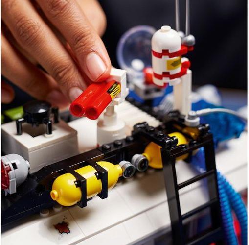 Actual product image LEGO Ghostbusters ECTO-1 (10274, LEGO Icons, LEGO Rare Sets)