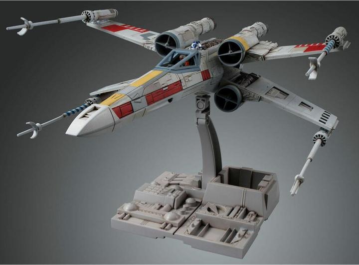 Actual product image Revell 172 XWing Starfighter kit