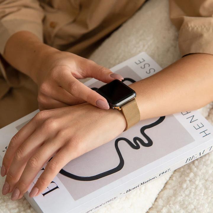 Actual product image Burga Apple Watch Band Metal Mesh Gold 42mm / 44mm / 45mm (Milanaise RVS vlechtwerk)
