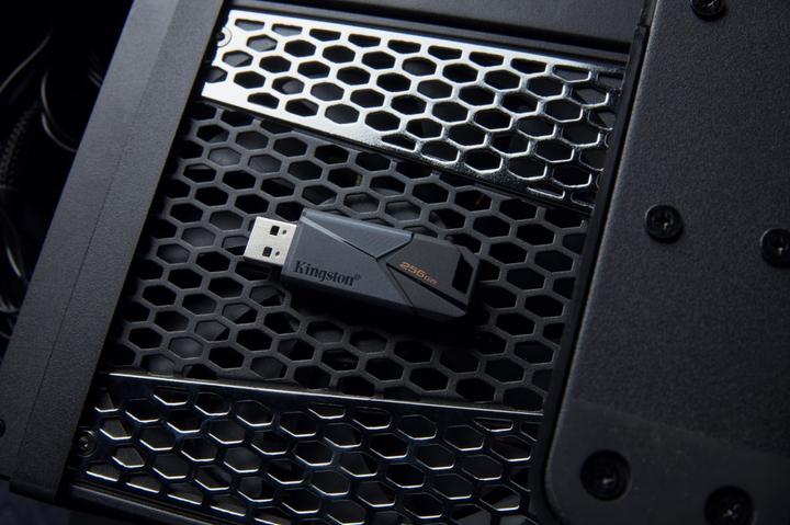 Actual product image Kingston DataTraveler Exodia Onyx (128 GB, USB-A)