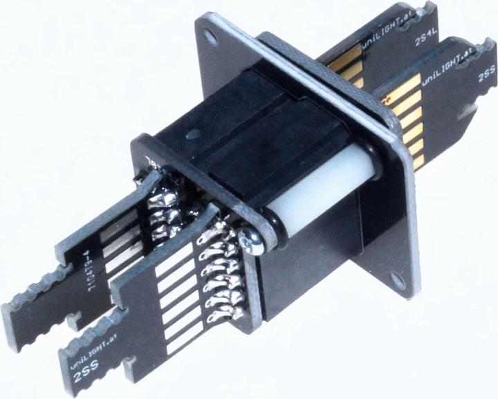 Actual product image Unilight direct plug-in connection direct with 6 primary 2 servos and 10 poles for lights and so on