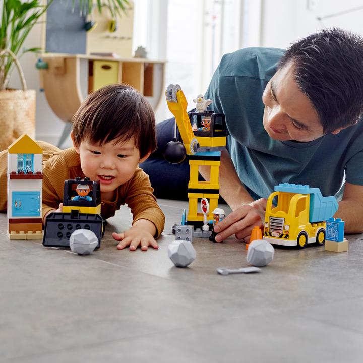 Actual product image LEGO DUPLO construction site with wrecking ball (10932)