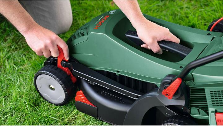 Produktbild Bosch Home & Garden UniversalRotak 37-555 (Netzbetrieb)
