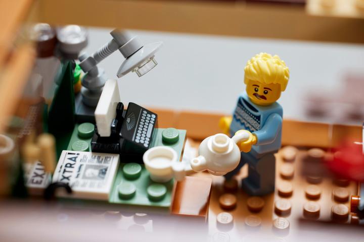 Actual product image LEGO Ideas Finn Cottage 21338 (21338, LEGO Ideas, LEGO Rare Sets)