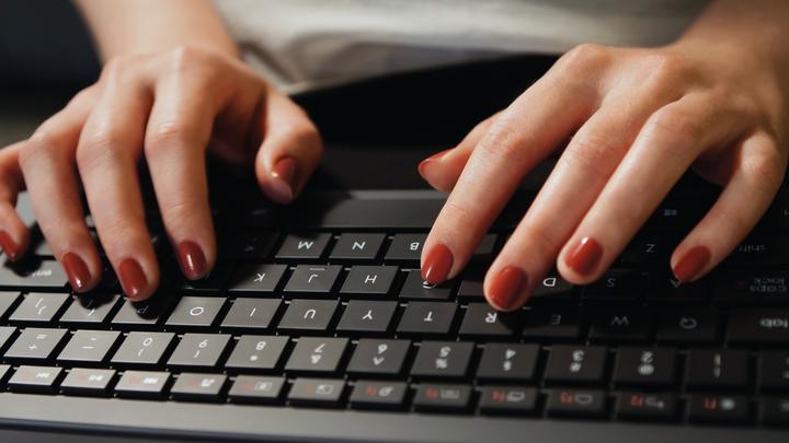 Actual product image Logitech Wireless Illuminated Keyboard K830 (US, Wireless)