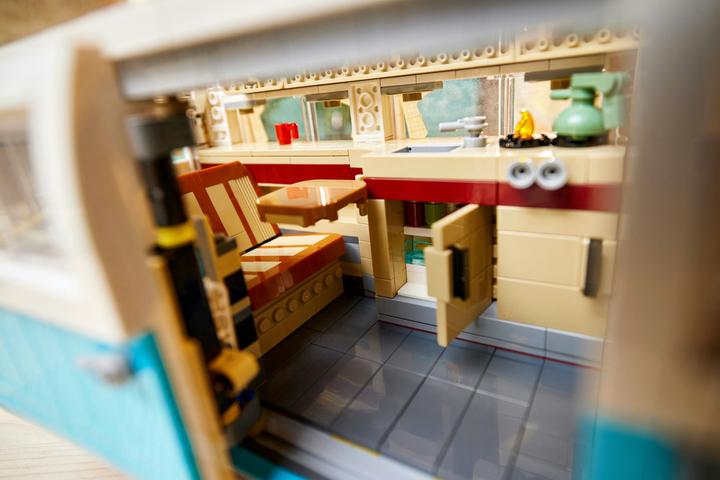 Immagine prodotto LEGO Volkswagen T2 Camping Bus (10279, LEGO Creator Expert, Set LEGO rari)
