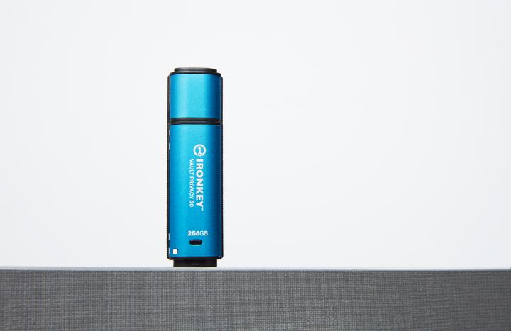Produktbild Kingston IronKey Vault Privacy 50 (256 GB, USB-A)