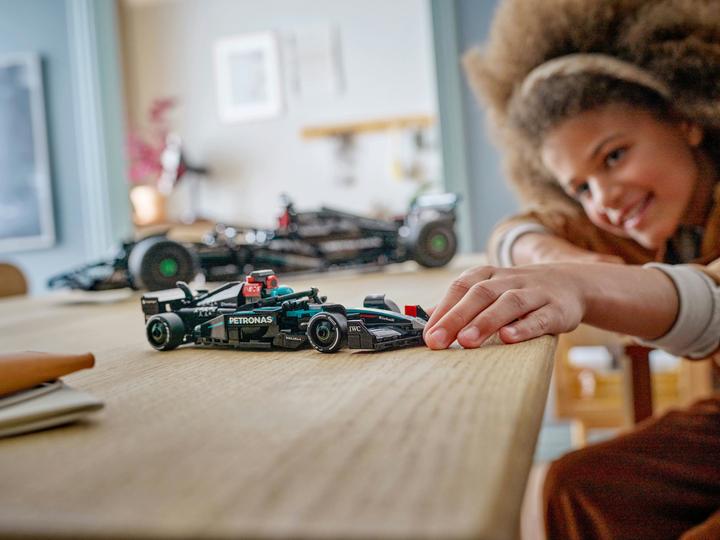 Produktbild LEGO Mercedes-AMG F1 W15 Rennauto (77244, LEGO Speed Champions)