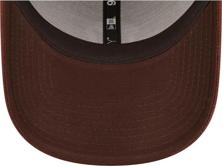 Actual product image New Era 9Forty Strapback Cap - Linen New York Yankees Brown