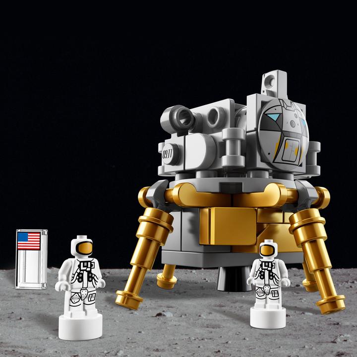 Actual product image LEGO NASA Apollo Saturn V (92176, LEGO Ideas, LEGO Rare Sets)