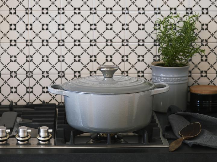 Produktbild Le Creuset Signature (31 cm, Bräter + Schmortopf, Gusseisen)