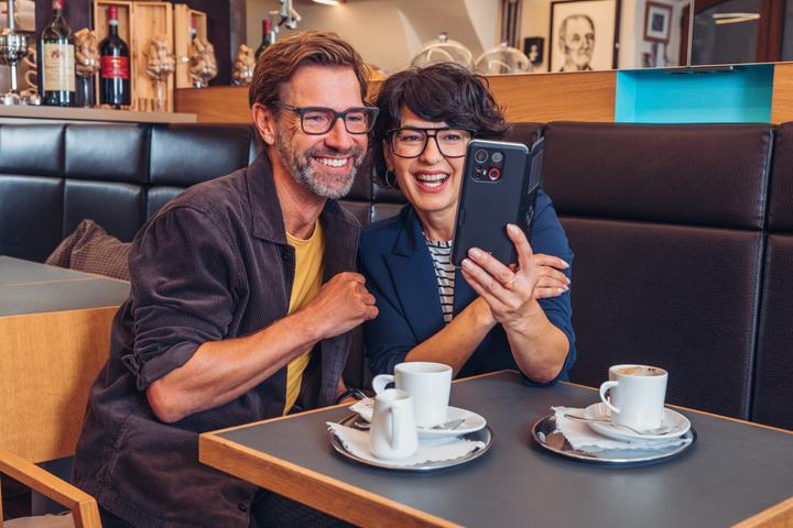 Image du produit Emporia SMART.6, smartphone pour seniors (128 Go, Noir, 6.58", SIM simple, 50 Mpx, 5G)