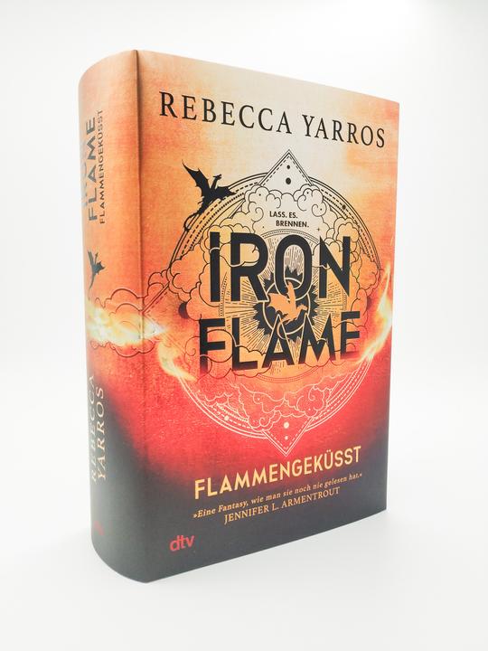 Produktbild Iron Flame Flammengeküsst (Deutsch, Michelle Gyo, Michaela Kolodziejcok, Melanie Korte, Rebecca Yarros, 2023)