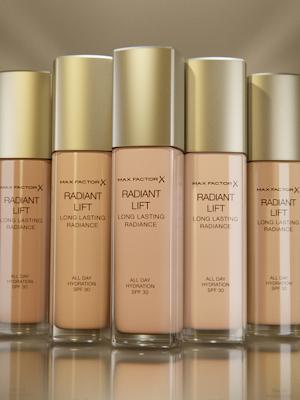 Actual product image Max Factor Radiant Lift, 045 Warm Almond, 30 ml (045 Warm Almond)