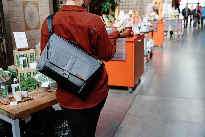 Image du produit Peak Design Everyday Messenger 15" Frêne (Sac à bandoulière pour appareil photo)