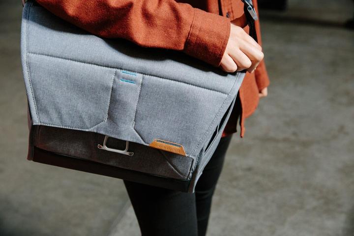 Image du produit Peak Design Everyday Messenger 15" Frêne (Sac à bandoulière pour appareil photo)