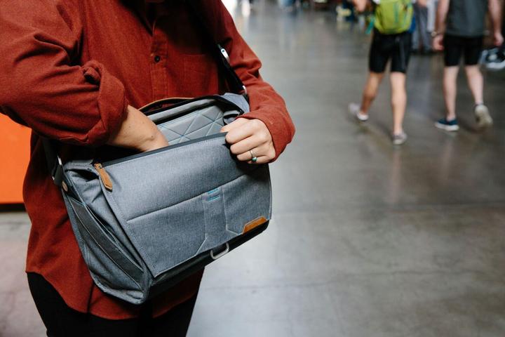 Image du produit Peak Design Everyday Messenger 15" Frêne (Sac à bandoulière pour appareil photo)