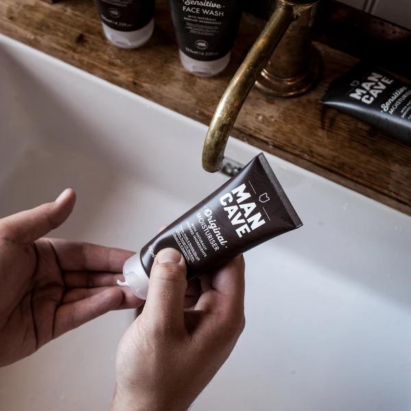 Immagine prodotto ManCave Idratante naturale alla caffeina con assorbitori UV 100ml per uomo - Vegan Friendly (100 ml, Crema da giorno)