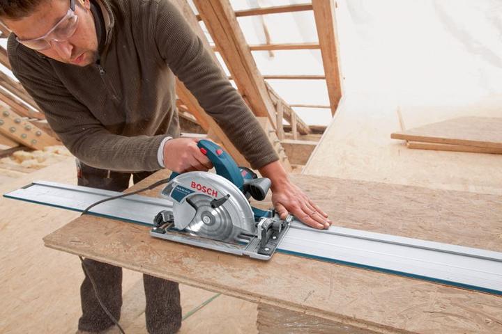 Image du produit Bosch Professional Scie circulaire portative GKS 65 GCE, dans son carton