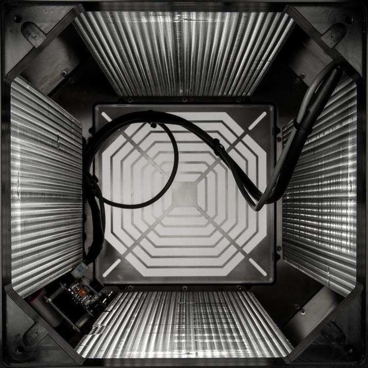 Produktbild Aqua Computer airplex Gigant 1680 inkl. aquaero 6 Pro - Aluminium (140 mm)