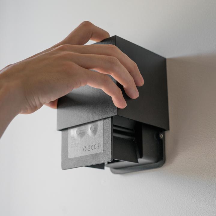 Actual product image Hombli Smart Outdoor Wall Light V2, Black (600 lm, IP54)