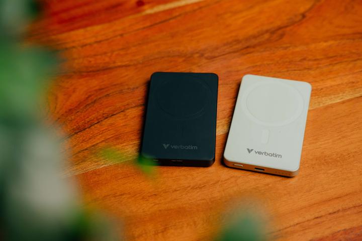 Produktbild Verbatim Charge 'n' Go Essentials Power Bank Magnetic Wireless 5000mAh Black (5000 mAh, 20 W, 18.50 Wh)