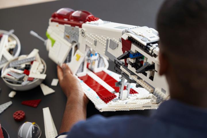 Actual product image LEGO UCS Republic Gunship (75309, LEGO Star Wars, LEGO Rare Sets)