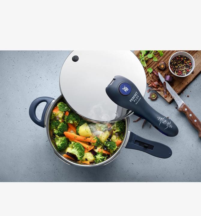 Produktbild WMF Schnellkochtopf 4,5l inkl. Einsatz Dampfkochtopf Perfect Plus Induktion (22 cm, Dampfkochtopf)