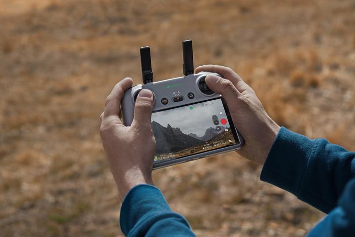 Actual product image DJI RC 2 (Drone remote control, DJI Air 3)