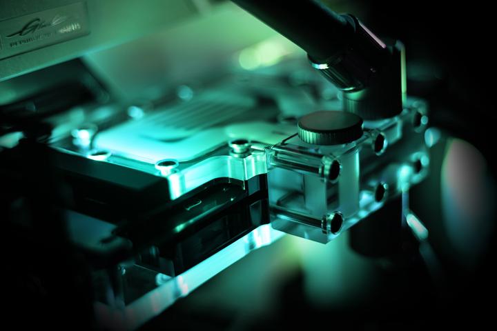 Actual product image EKWB EK Quantum Vector Trinity RTX 3080/3090 Active Backplate D-RGB - Plexi