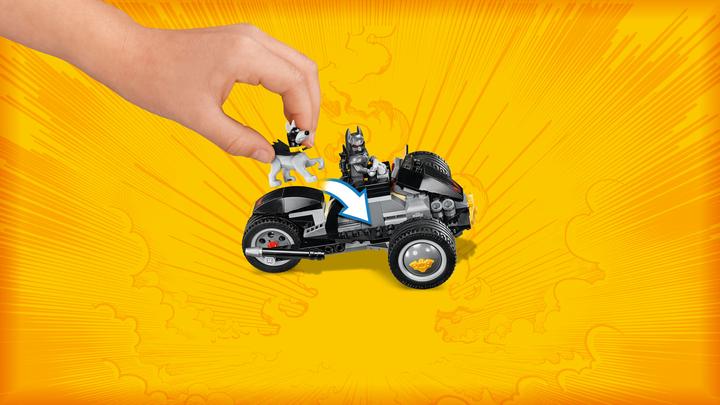Actual product image LEGO Batman Attack of the Talons (76110, LEGO DC)